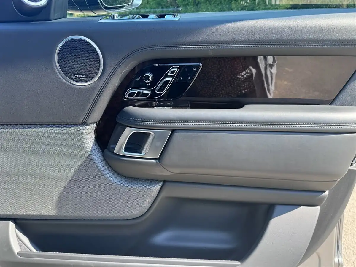 2021-land-rover-range-rover-30-sdv6-vogue-big-16