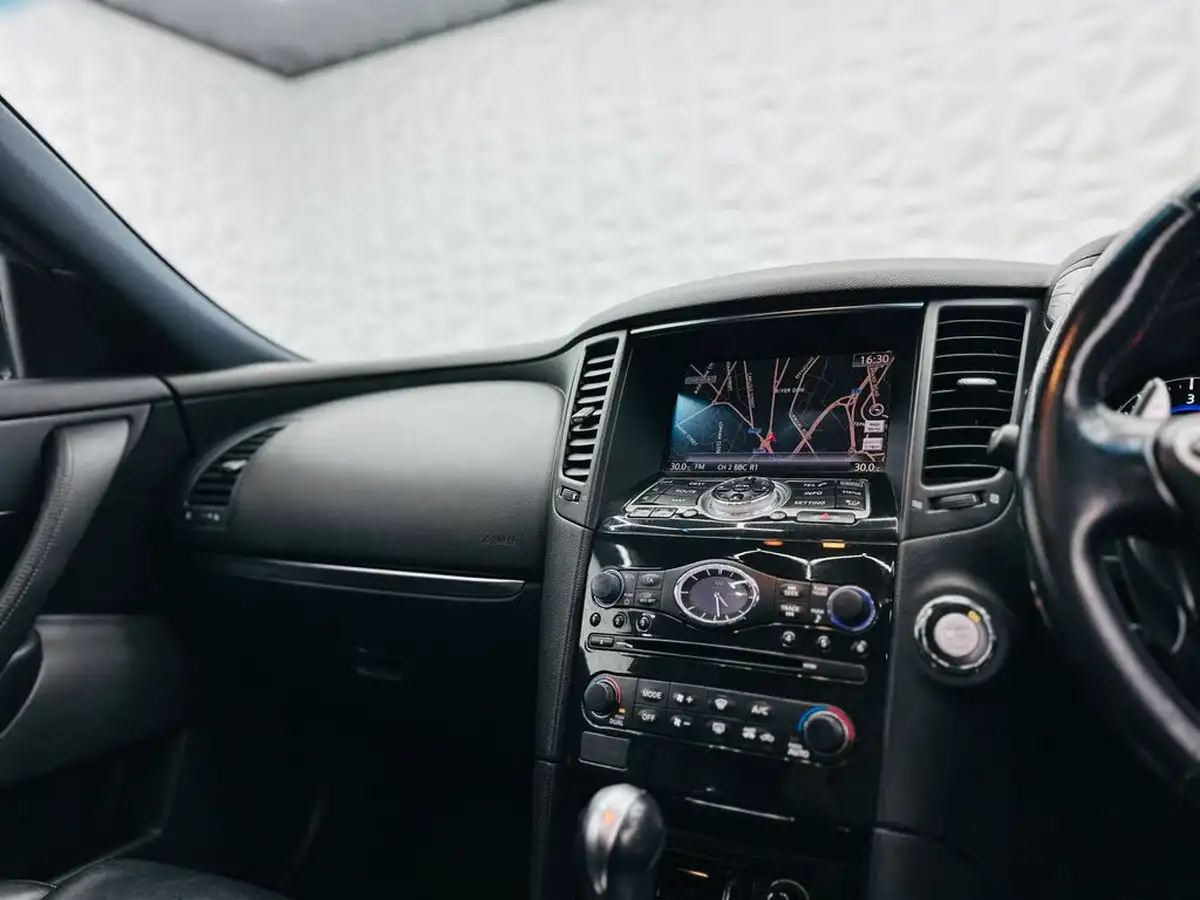 2011-infiniti-fx-30td-gt-big-28