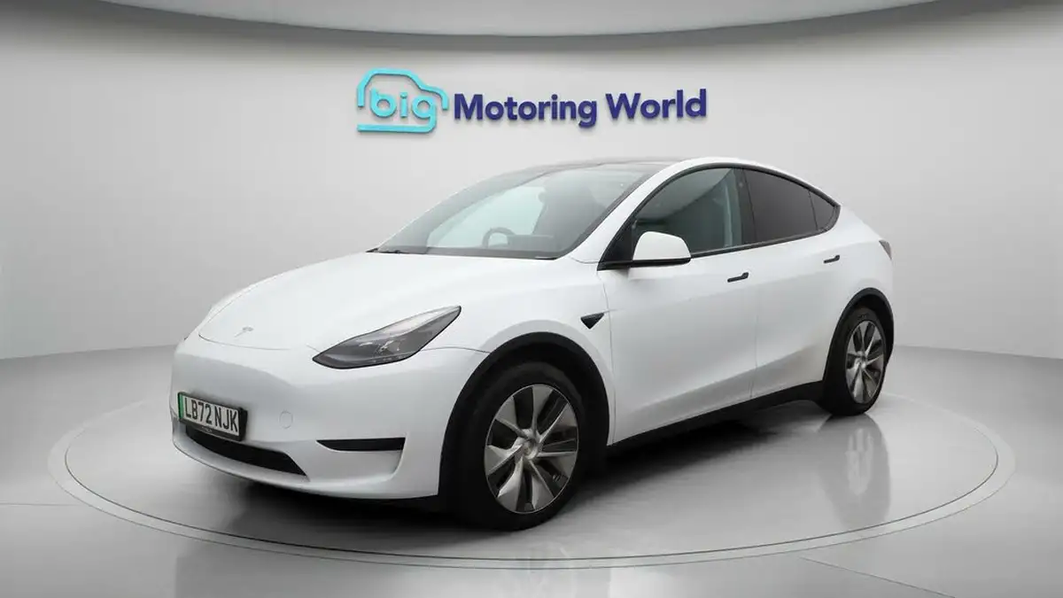 2022-tesla-model-y-e-rwd-big-3