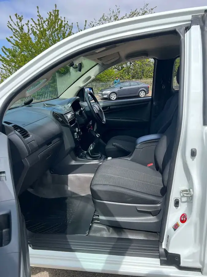 2019-isuzu-d-max-19td-utility-4x4-extended-pick-up-big-18