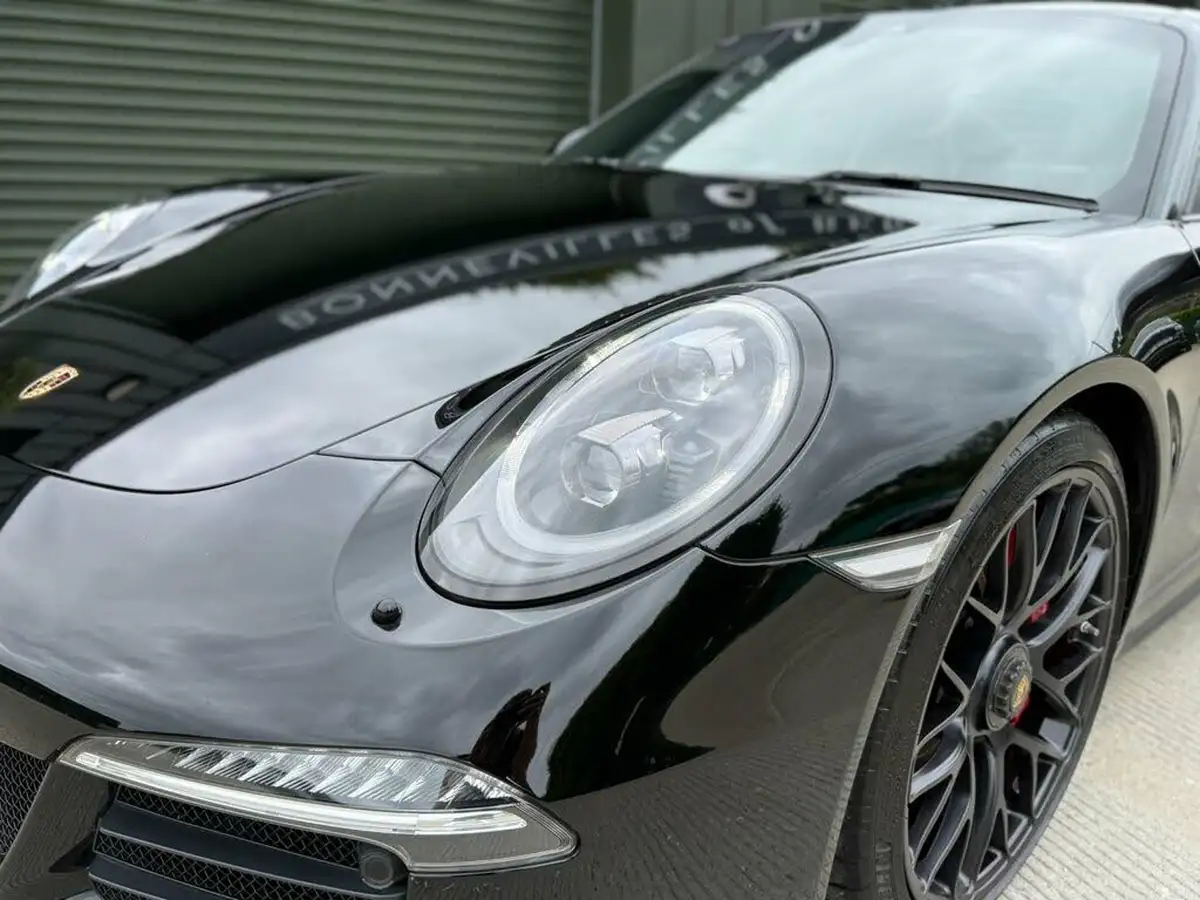 2015-porsche-911-38-carrera-gts-coupe-big-18