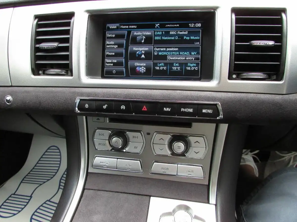 2014-jaguar-xf-22td-r-sport-163ps-sportbrake-5d-big-7