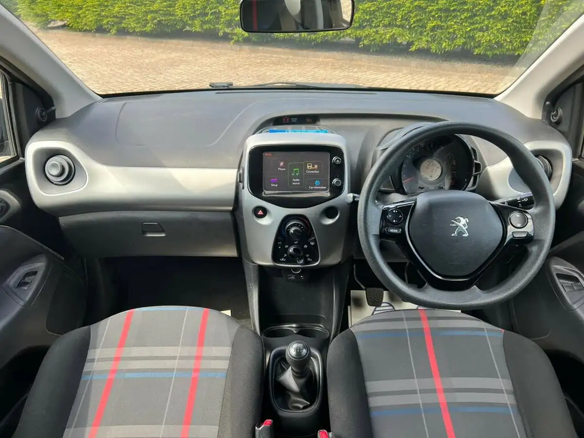 2015-peugeot-108-10-active-hatchback-3d-big-8