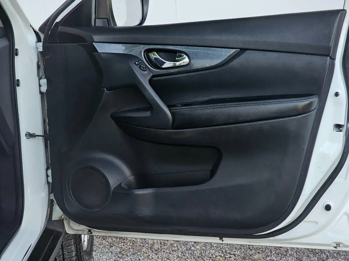 2015-nissan-x-trail-20td-acenta-big-32