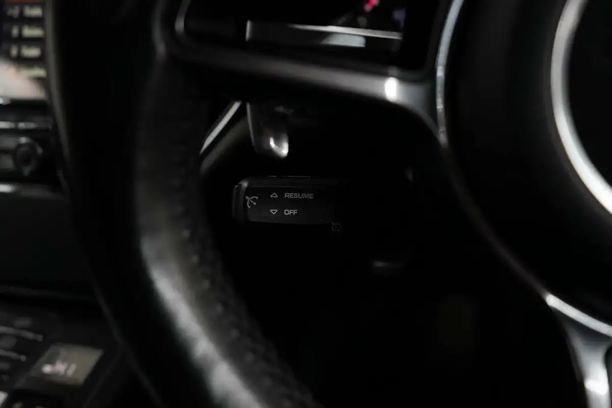 2015-porsche-macan-20-big-40
