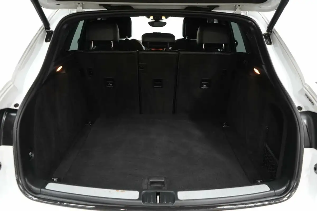 2015-porsche-macan-20-big-12