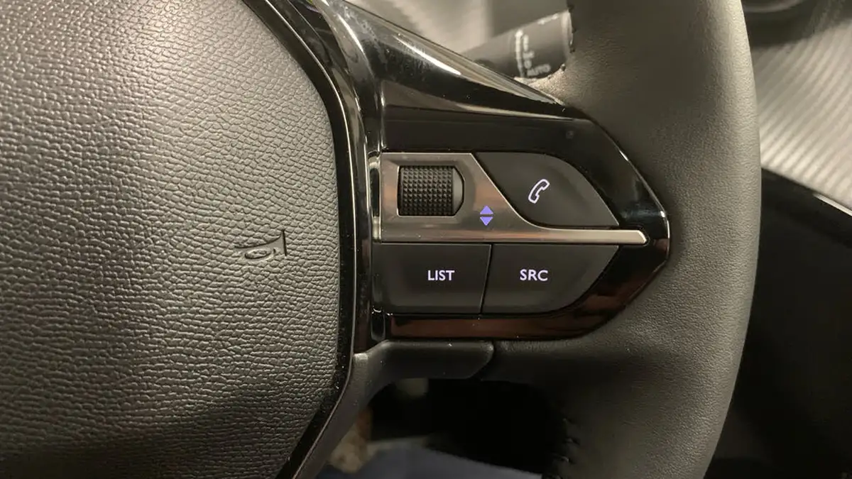 2024-peugeot-208-e-e-style-big-23