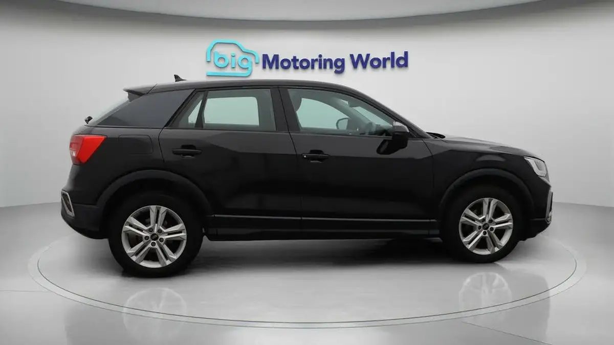 2022-audi-q2-10-30-tfsi-sport-big-8