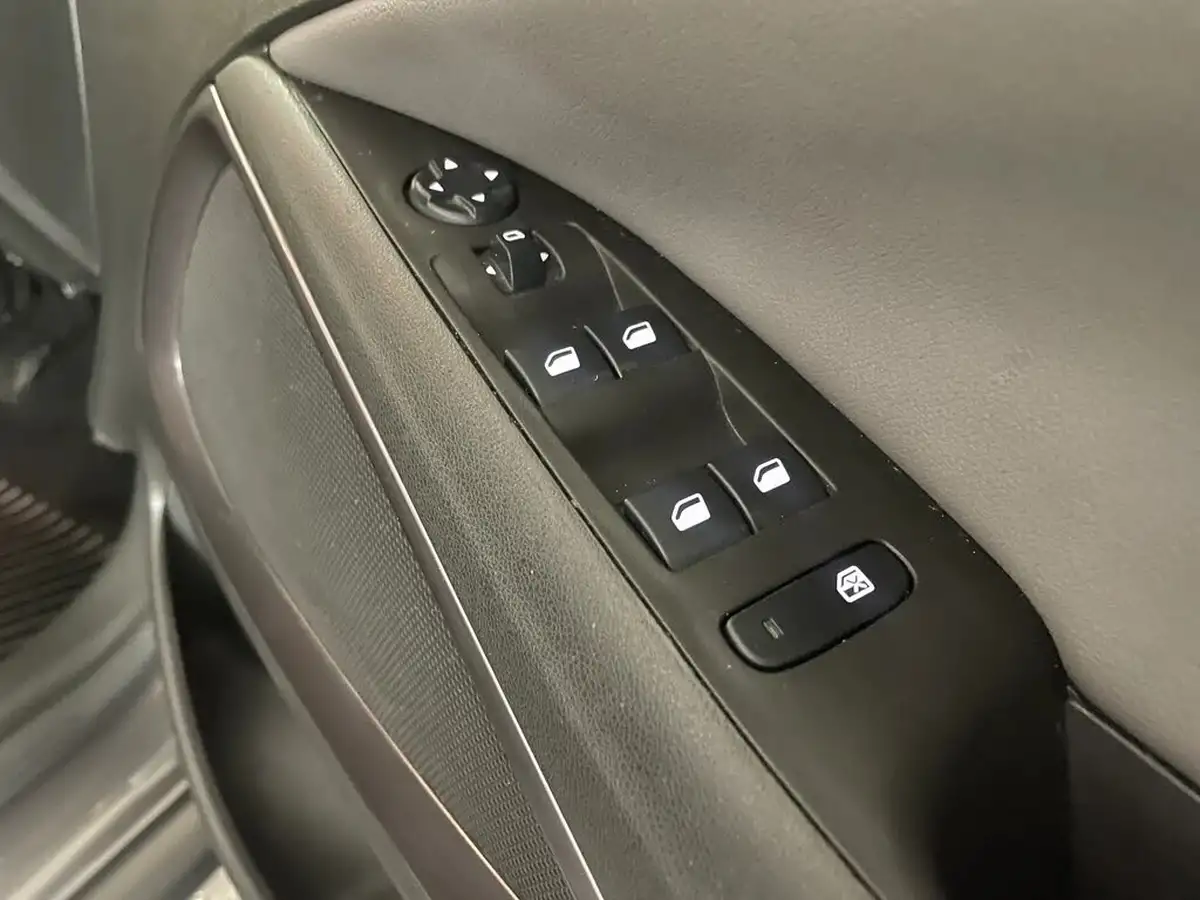 2019-vauxhall-crossland-x-12-elite-nav-83ps-ss-big-12