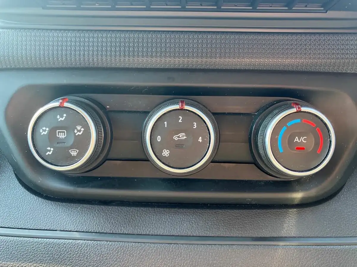 2022-renault-trafic-20dci-sl28-130-business-big-13