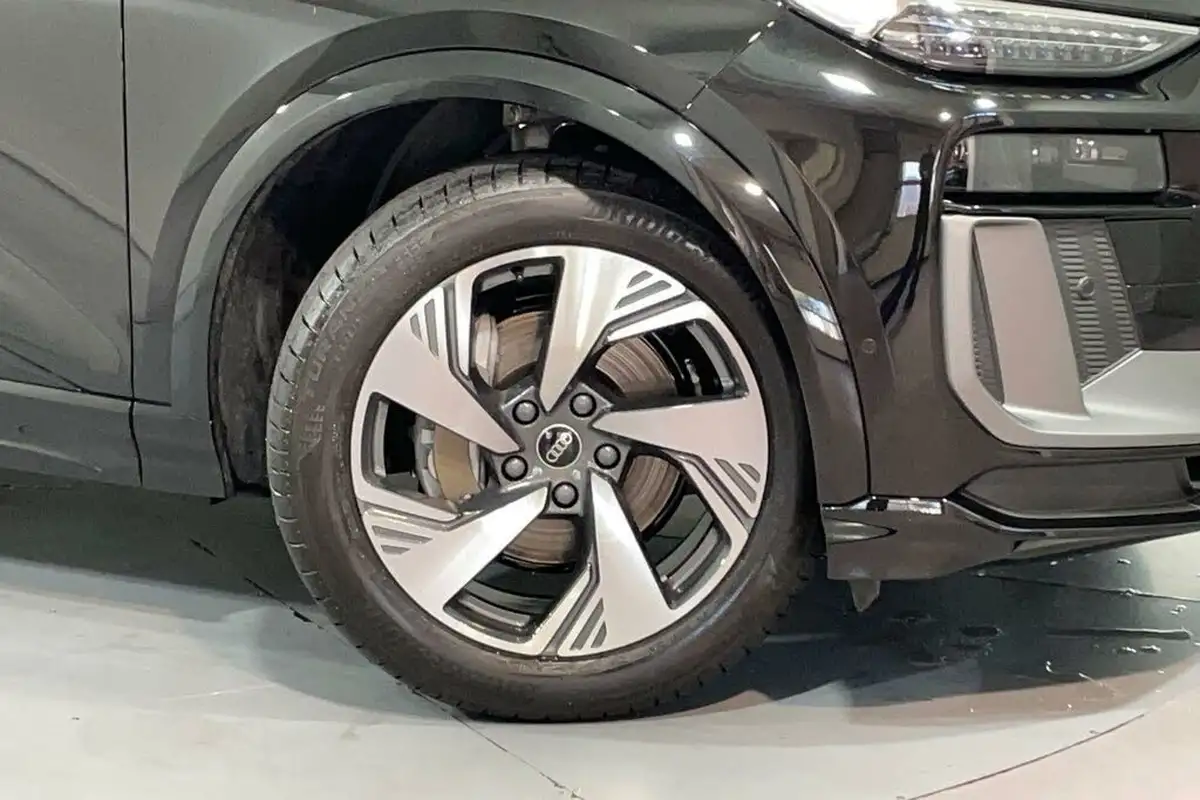 2024-audi-q6-e-tron-big-8