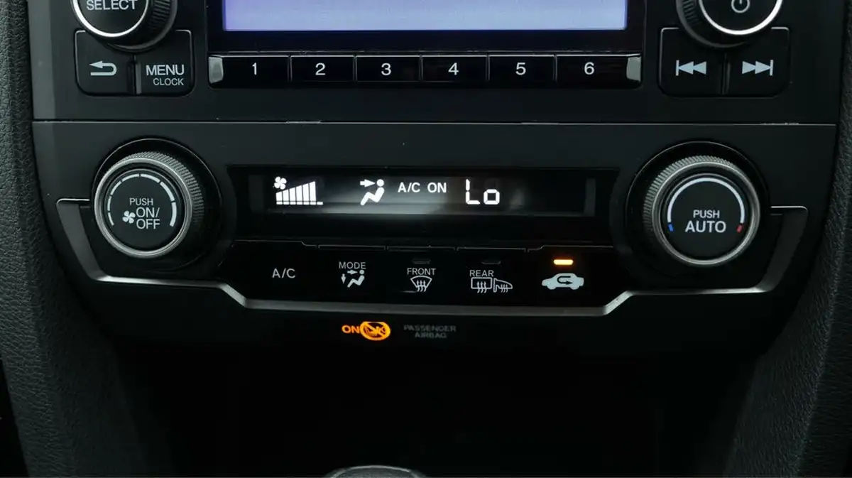 2020-honda-civic-10-vtec-turbo-se-hatchback-5d-cvt-big-11