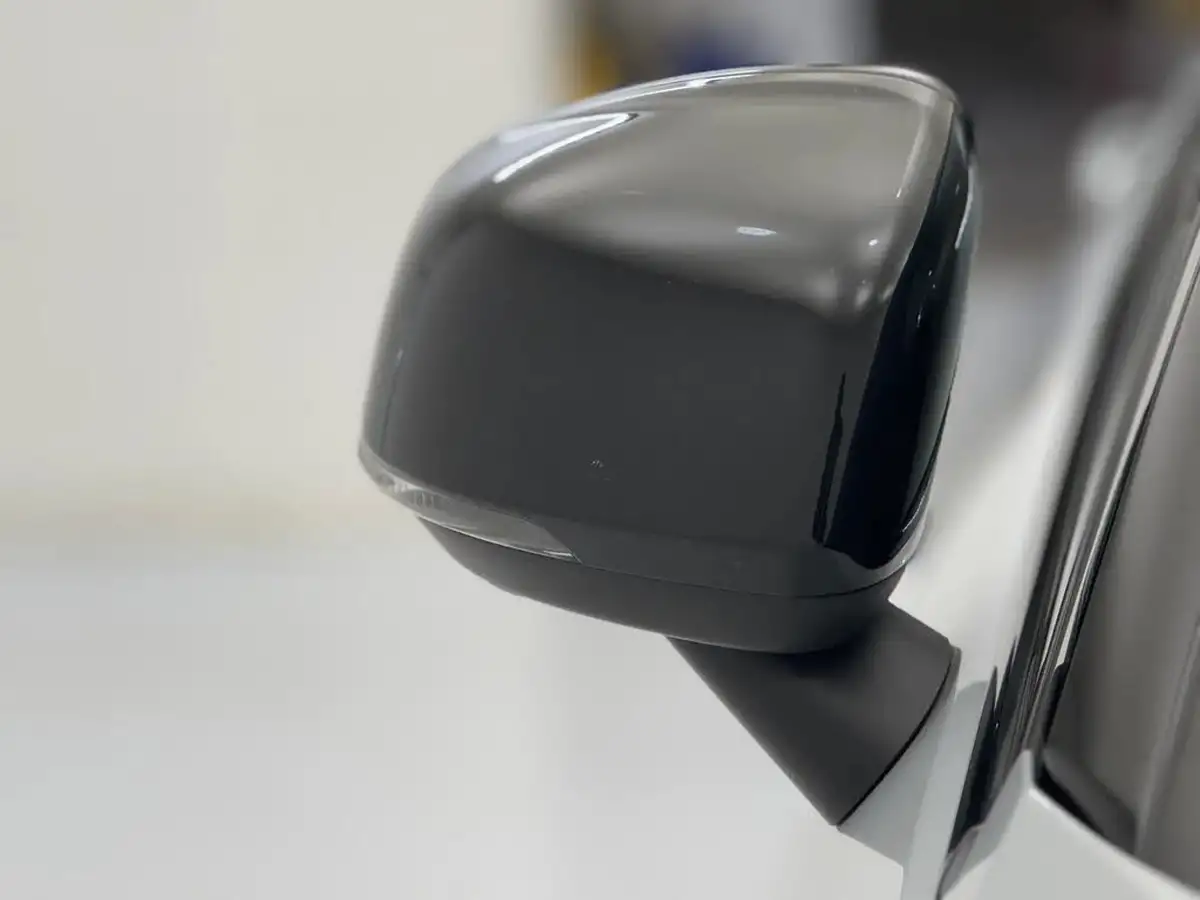 2021-volvo-xc40-e-p8-first-edition-big-30
