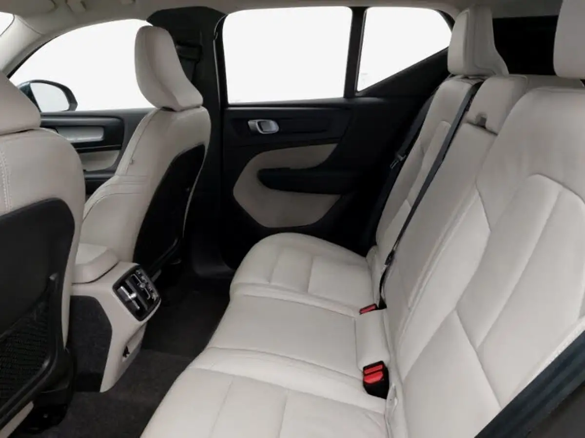 2021-volvo-xc40-15-t3-inscription-163bhp-big-5