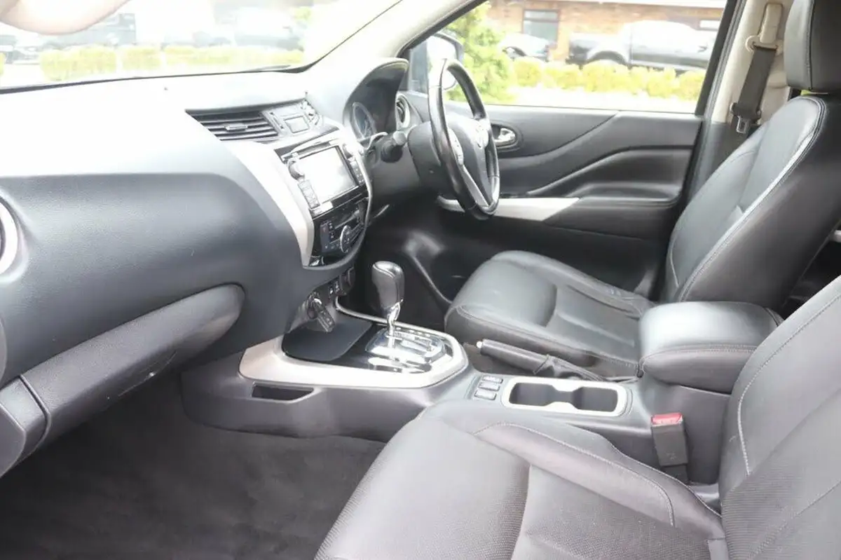 2019-nissan-navara-23dci-tekna-auto-big-25