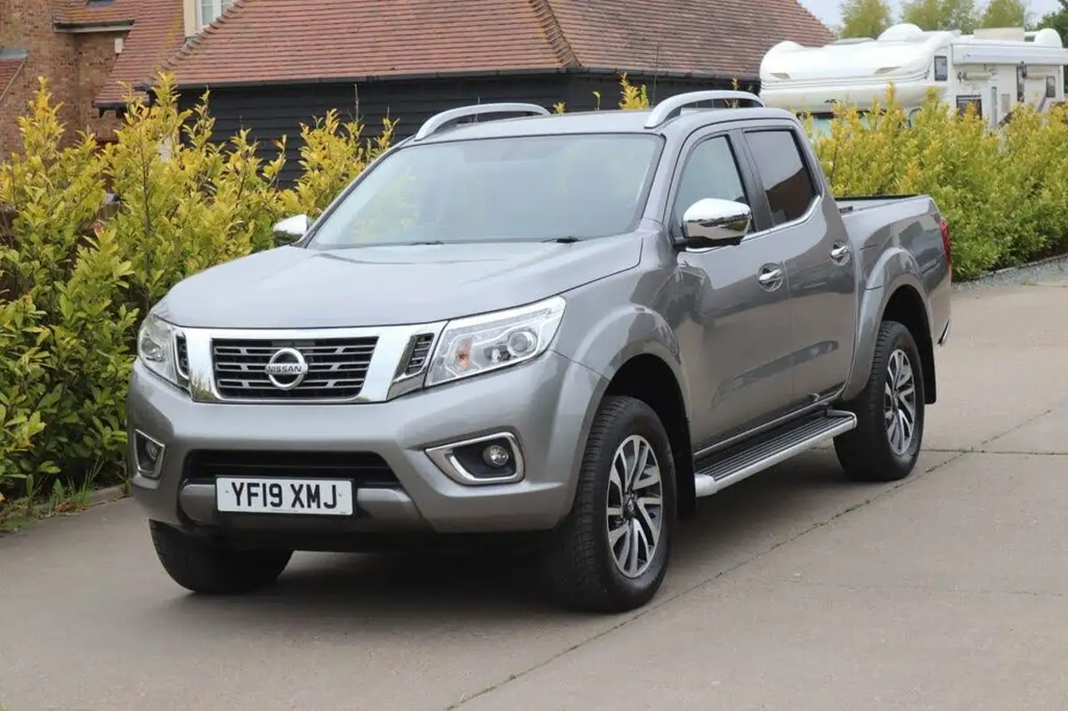 2019-nissan-navara-23dci-tekna-auto-big-1