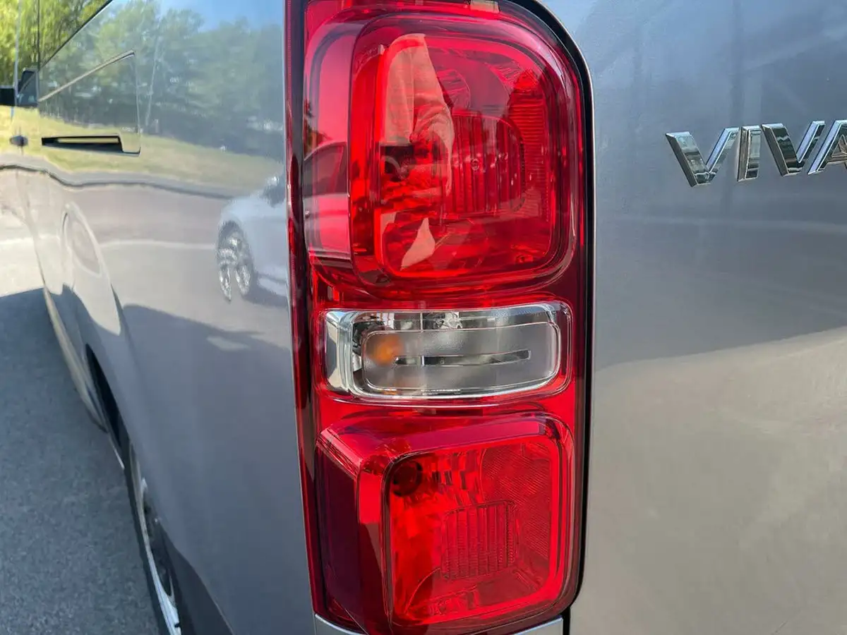 2022-vauxhall-vivaro-life-e-combi-l-9-seat-big-51