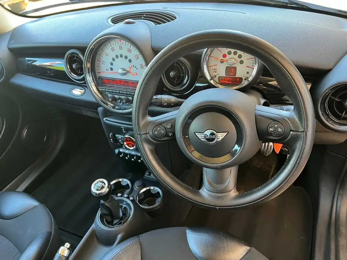 2013-mini-cooper-16-cooper-s-184bhp-sport-chili-hatchback-3d-big-27