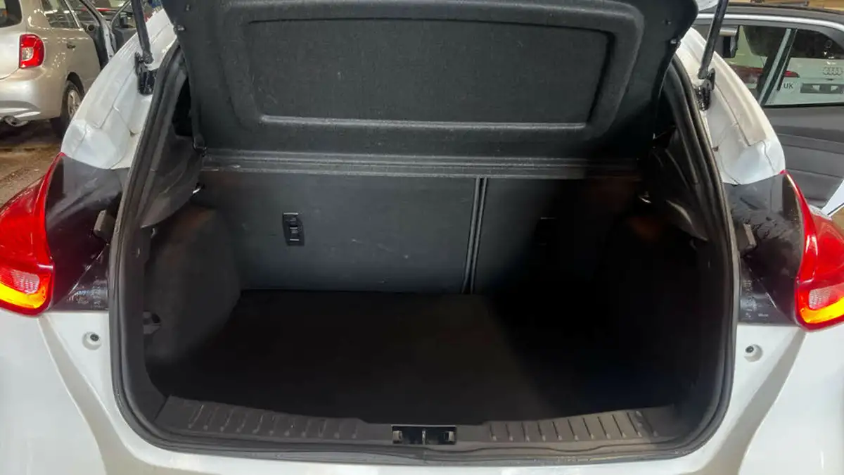 2016-ford-focus-20t-st2-hatchback-big-8