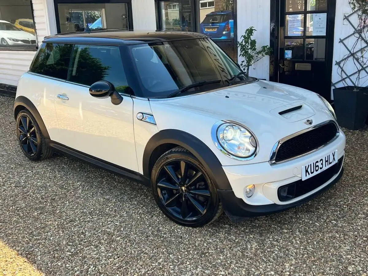 2013-mini-cooper-16-cooper-s-184bhp-sport-chili-hatchback-3d-big-3