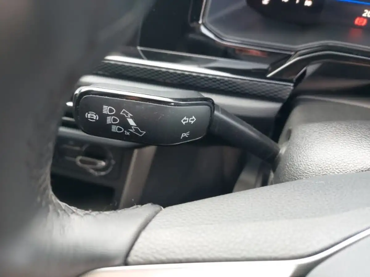 2022-volkswagen-polo-10-tsi-life-big-18