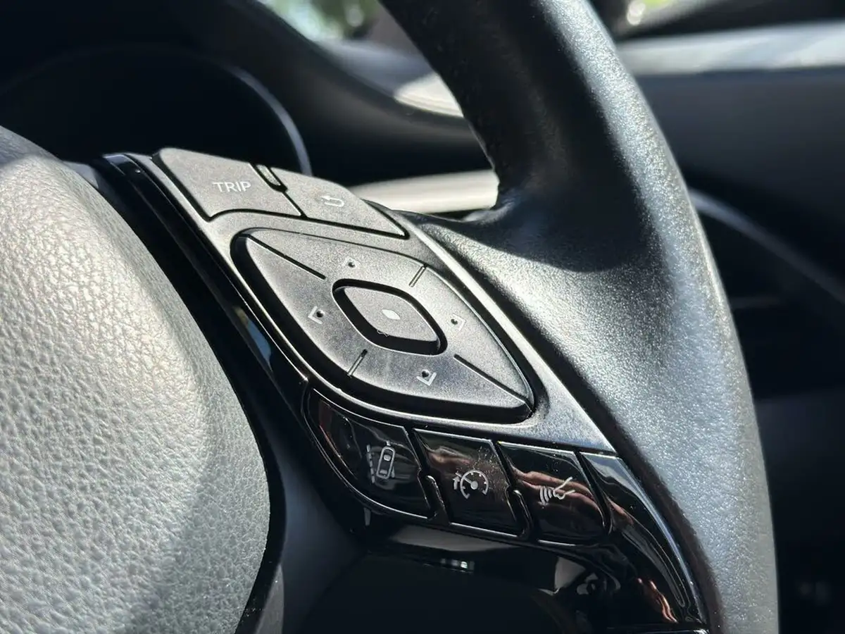 2022-toyota-c-hr-18-vvt-i-icon-big-15