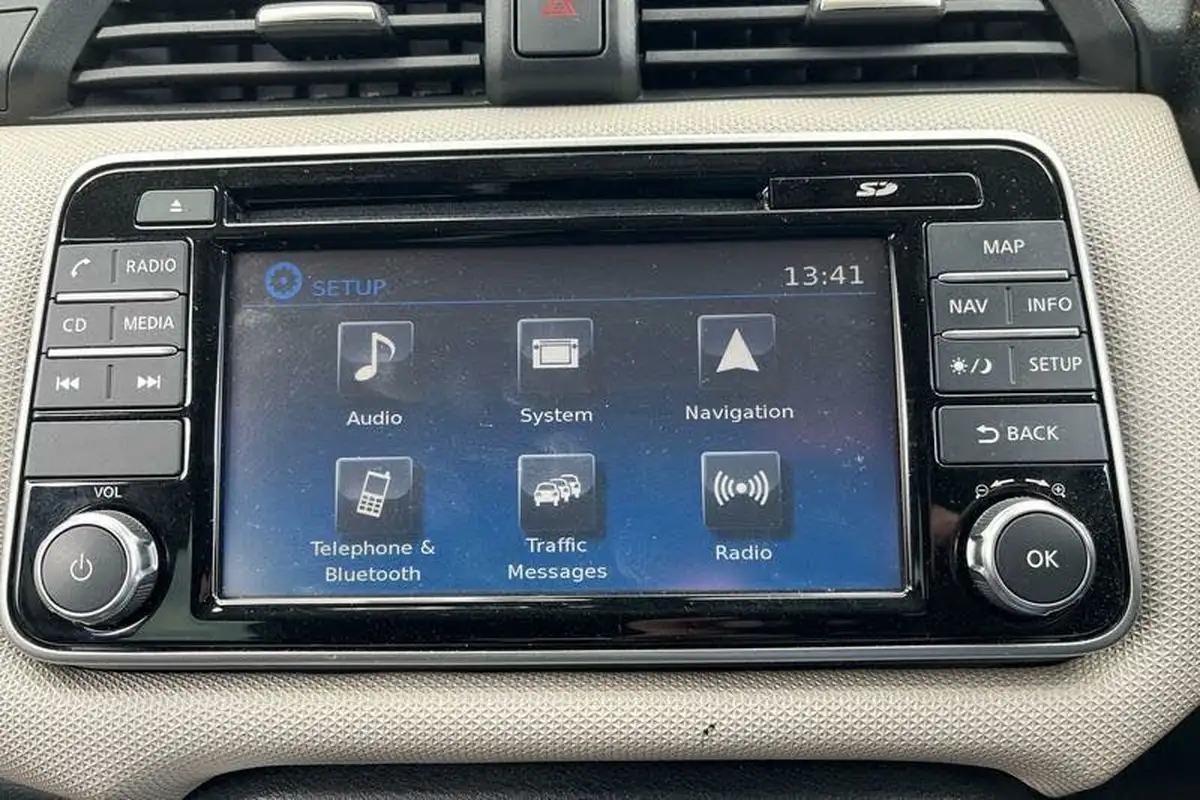 2017-nissan-micra-09-ig-t-n-connecta-big-27