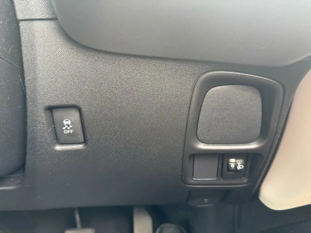2017-citroen-c1-12-puretech-feel-5d-big-18