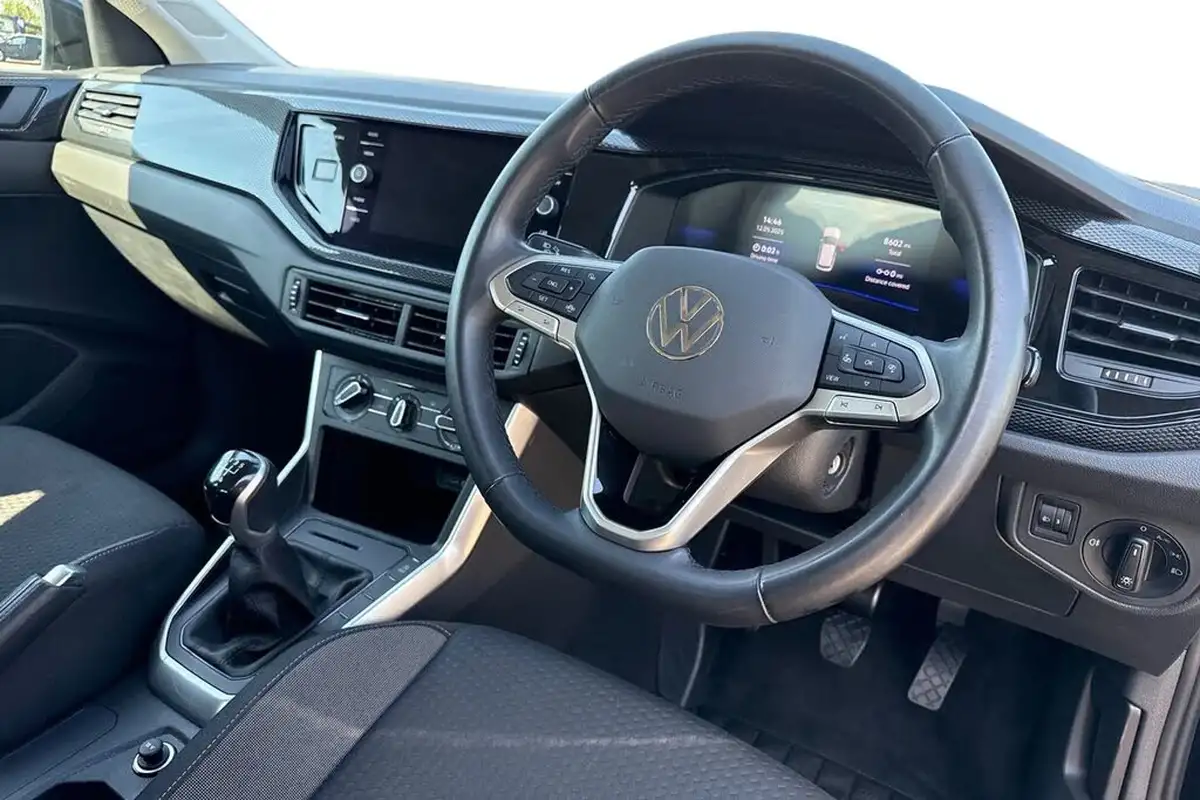 2024-volkswagen-polo-10-life-big-13