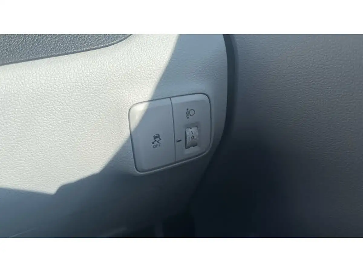2025-hyundai-i10-12-premium-79ps-auto-big-24