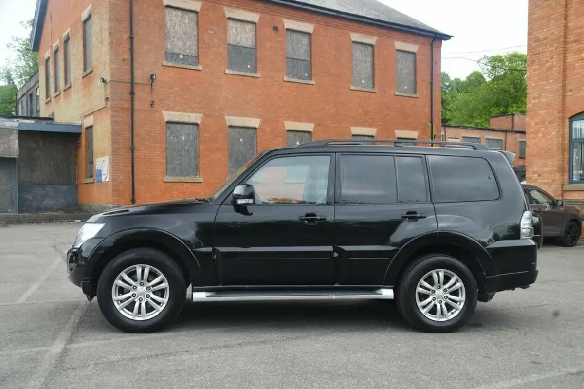 2013-mitsubishi-shogun-32td-sg3-big-3