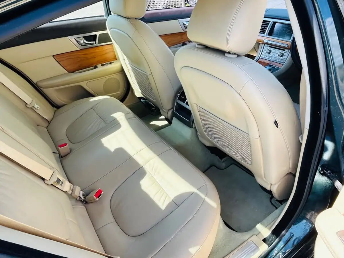 2009-jaguar-xf-30td-luxury-big-12