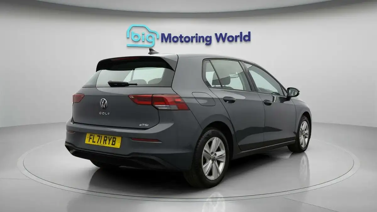 2021-volkswagen-golf-15-etsi-life-150ps-hatchback-big-6