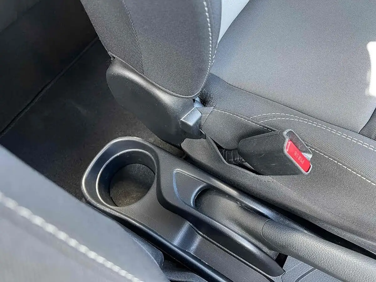 2019-toyota-yaris-15-vvt-i-icon-tech-111bhp-1496cc-big-36