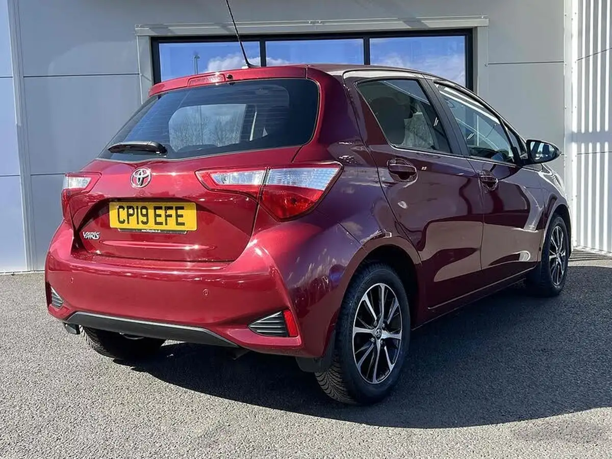 2019-toyota-yaris-15-vvt-i-icon-tech-111bhp-1496cc-big-8