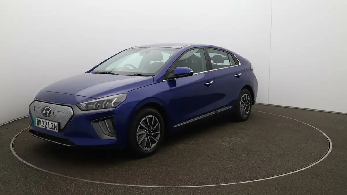 2022-hyundai-ioniq-e-premium-electric-big-3