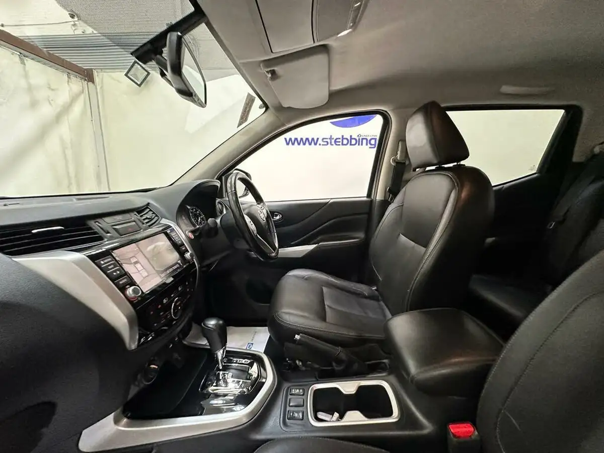 2019-nissan-navara-23dci-tt-tekna-8-navileather-auto-big-24