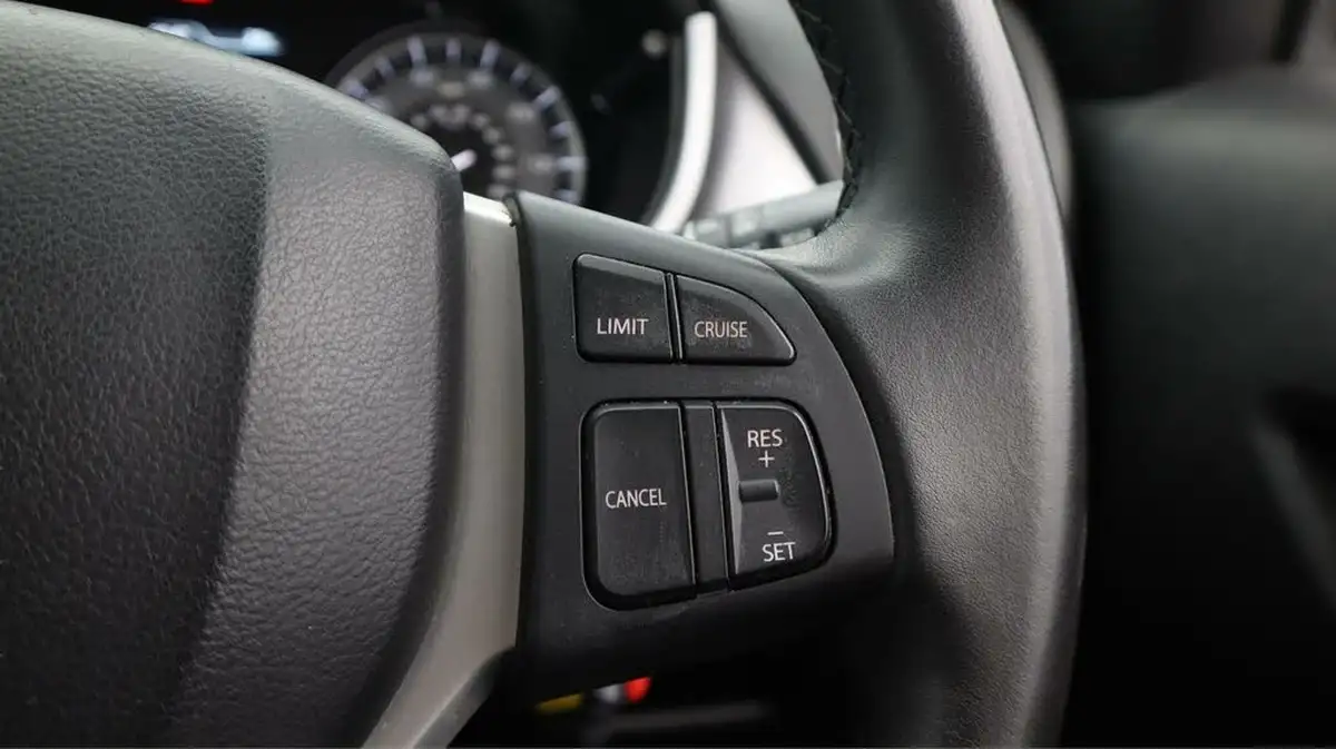 2020-suzuki-vitara-14-boosterjet-sz-t-140ps-big-26