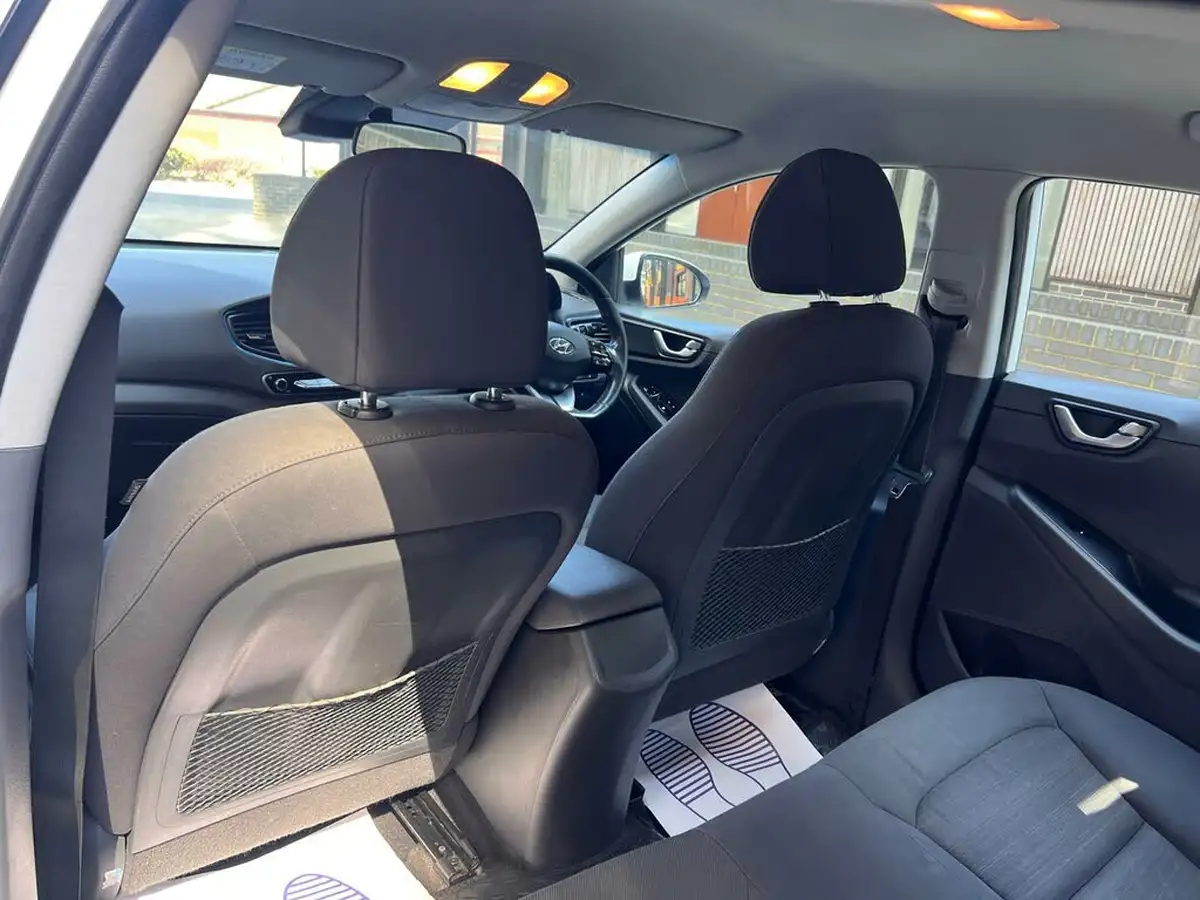 2017-hyundai-ioniq-16-gdi-se-hybrid-big-24