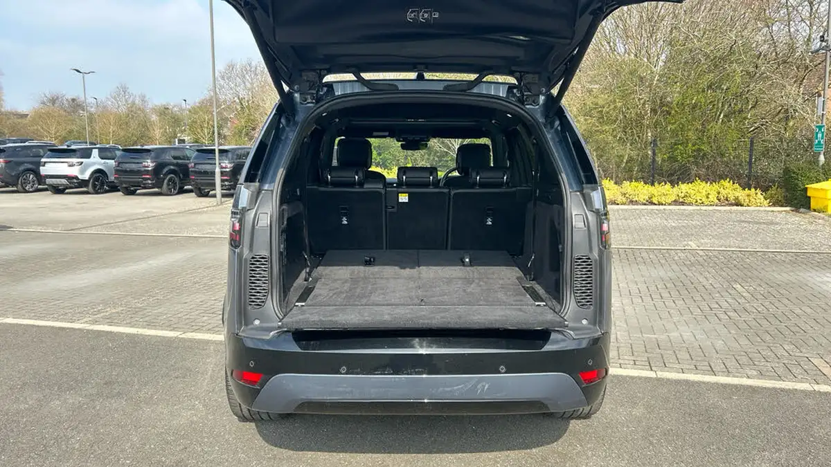 2023-land-rover-discovery-30-d300-r-dynamic-hse-big-9