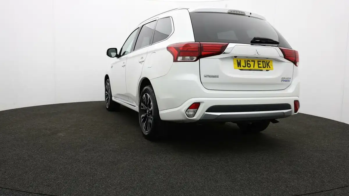 2017-mitsubishi-outlander-20-4h-phev-big-30