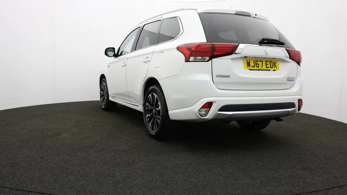 2017-mitsubishi-outlander-20-4h-phev-big-78