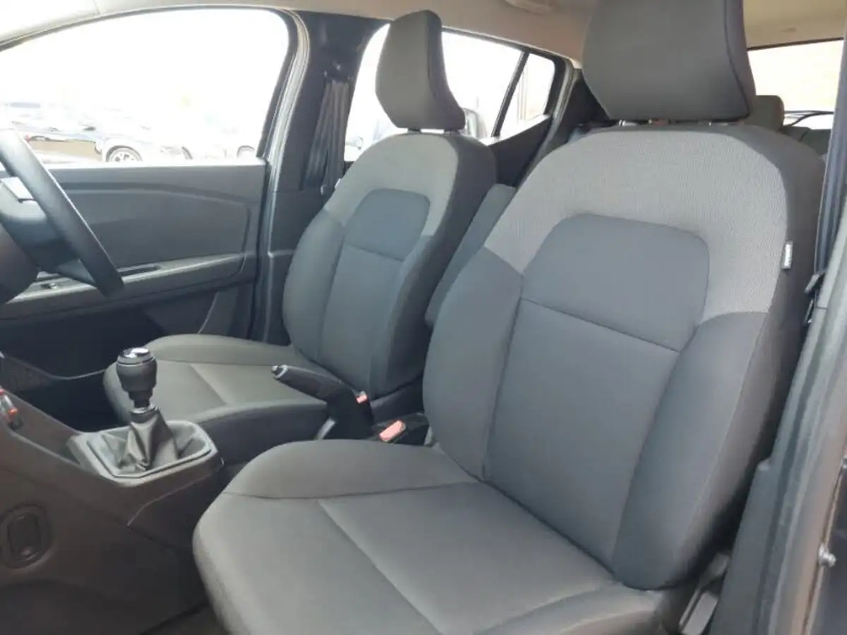 2022-dacia-sandero-10-sce-essential-big-11