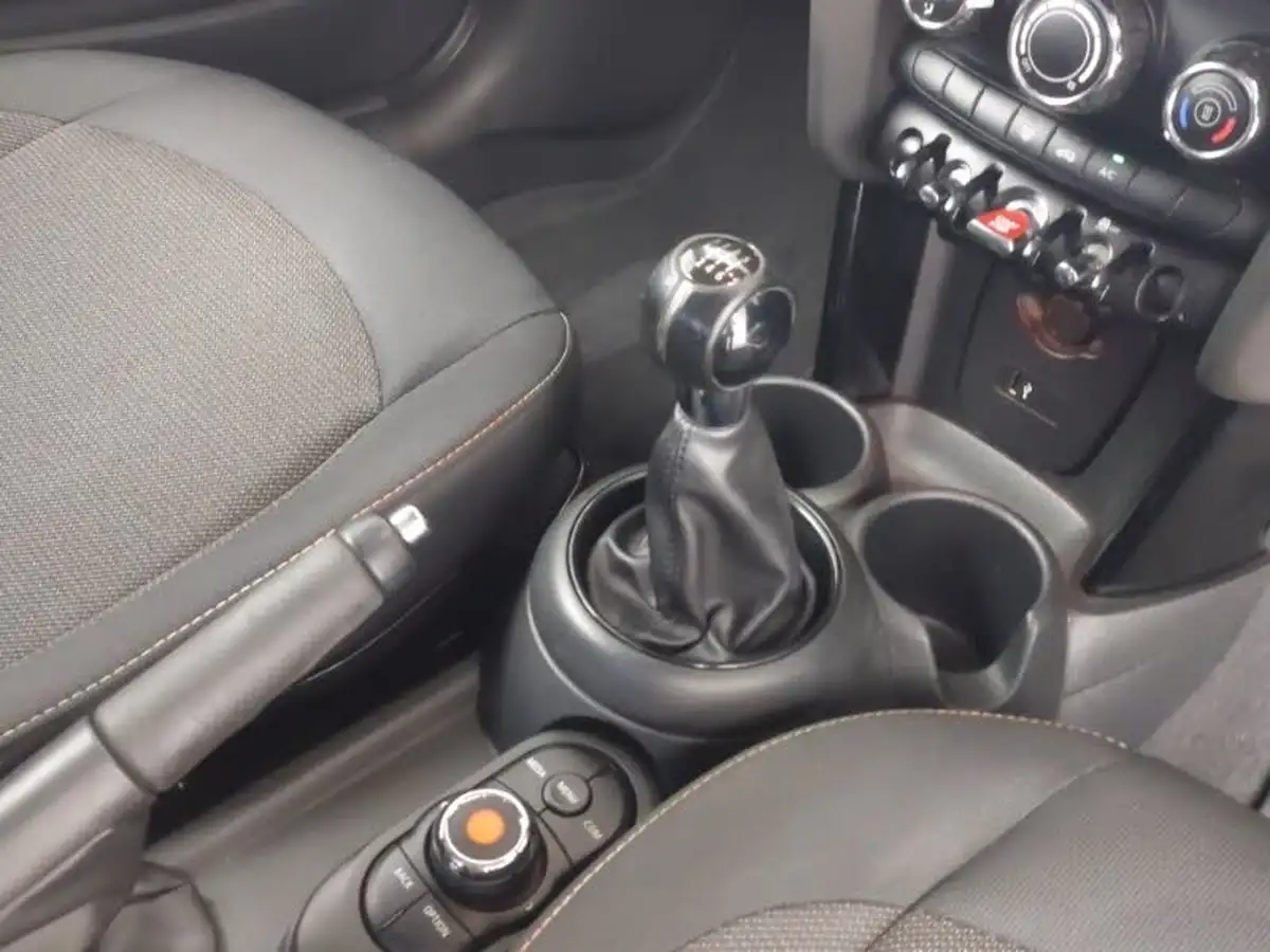 2021-mini-cooper-15-one-classic-3d-big-9