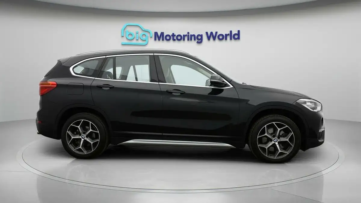2019-bmw-x1-20-sdrive-20i-xline-sdrive-20i-big-7