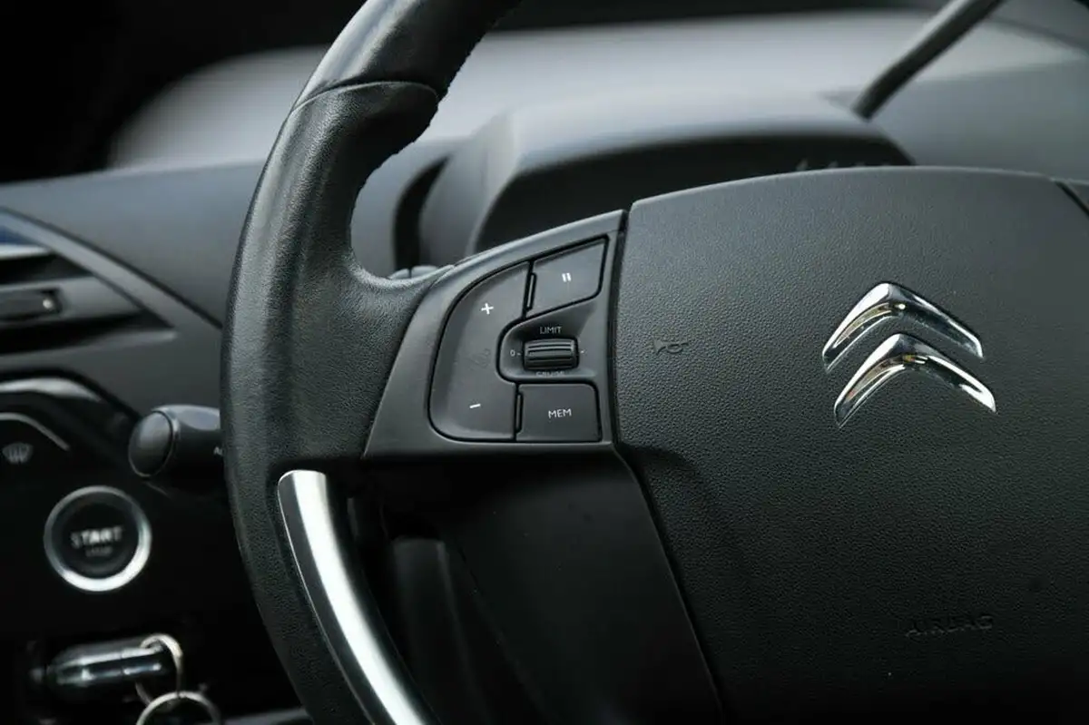 2014-citroen-c4-picasso-16e-hdi-vtr-115ps-etg6-big-26