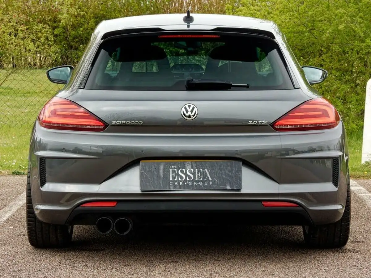 2016-volkswagen-scirocco-20-tsi-r-line-big-9