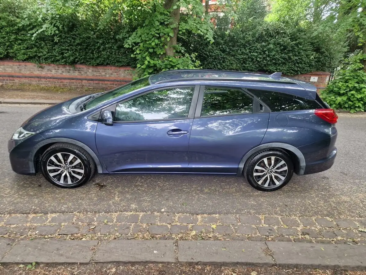 2016-honda-civic-16-i-dtec-se-plus-navi-tourer-big-8