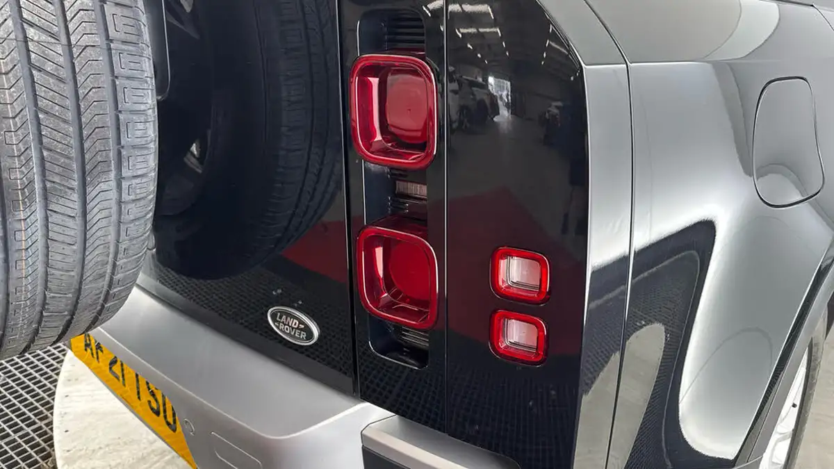 2021-land-rover-110-defender-30-d200-se-big-24