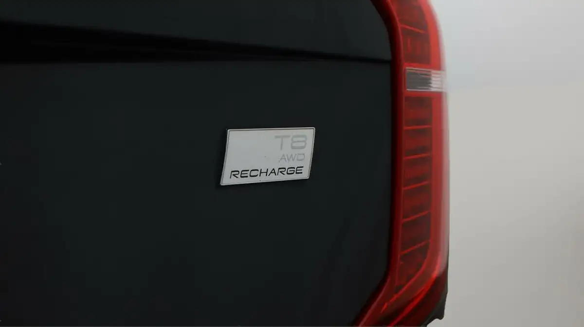 2021-volvo-xc90-20-t8-inscription-390bhp-big-23